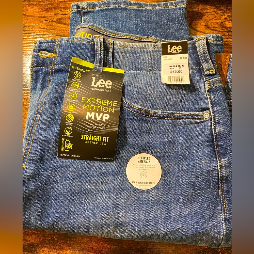 Lee Extreme Motion | Straight Fit Tapered Leg